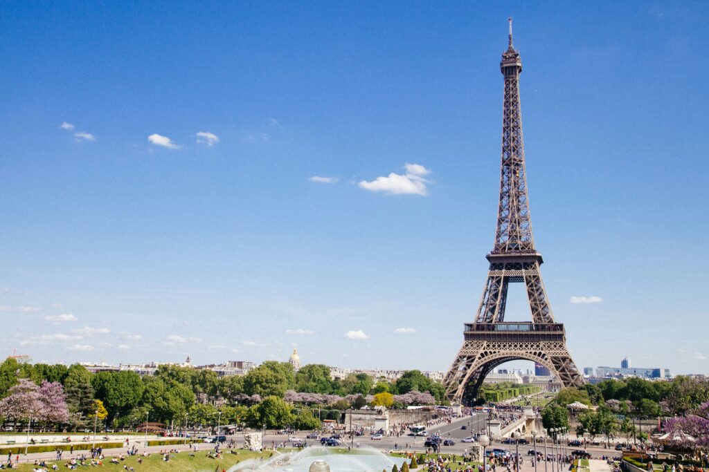 cost of visiting paris for a week